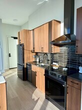 1101 W Van Buren St in Chicago, IL - Building Photo - Building Photo