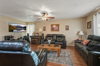 1700 Gschwind Pl SW in Albuquerque, NM - Building Photo - Building Photo