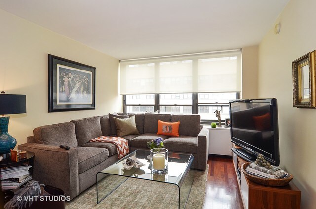 222 Pearson in Chicago, IL - Building Photo - Building Photo