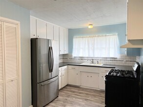 411 Elaine St in La Marque, TX - Building Photo - Building Photo