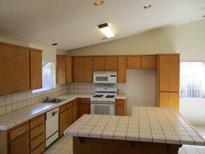 1658 Albion Ct in Chico, CA - Building Photo - Building Photo