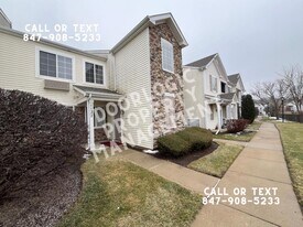 1127 Silverstone Dr in Carpentersville, IL - Building Photo