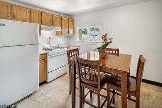 305 Dryden Rd, Unit 305 in Ithaca, NY - Foto de edificio - Building Photo