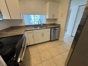 488 NW 165th St in Miami, FL - Building Photo - Building Photo