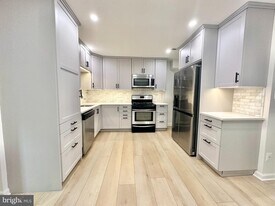 1010 Bashford Ln in Alexandria, VA - Building Photo