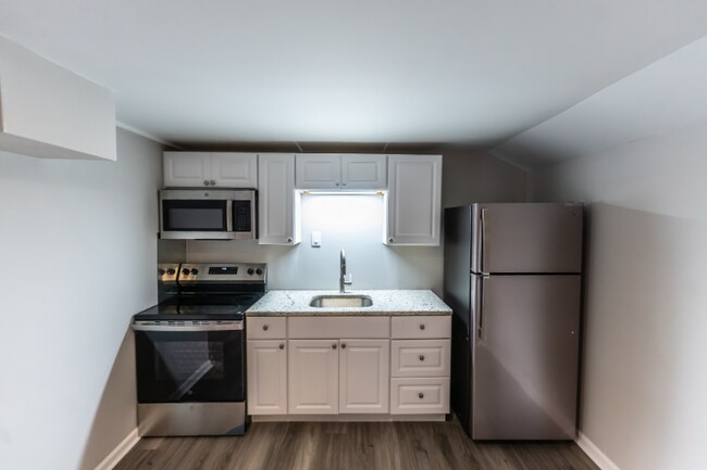 586 Oakside Dr SW in Atlanta, GA - Foto de edificio - Building Photo