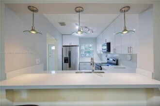 8325 Fairway Rd in Sunrise, FL - Building Photo - Building Photo