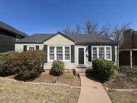 2412 25th St in Lubbock, TX - Building Photo