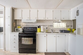 7078 Charles Mountain Rd in Denton, NC - Building Photo - Building Photo