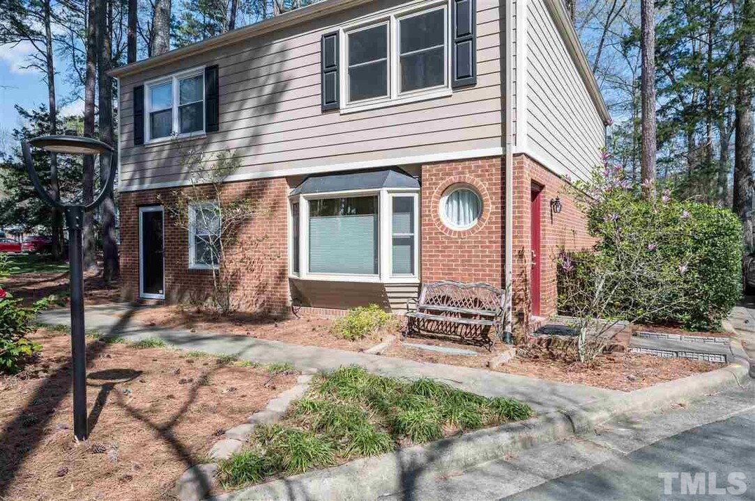 105 Cooper Glen Pl in Chapel Hill, NC - Building Photo