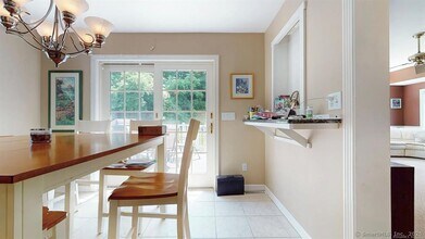 523 Overlook Dr in Orange, CT - Building Photo - Building Photo