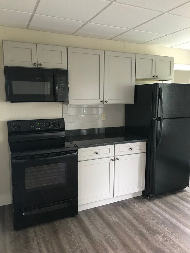 82 Lake St in Webster, MA - Building Photo - Building Photo