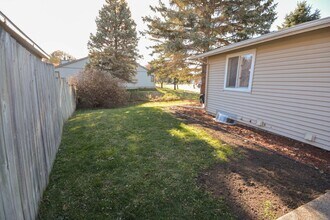 2110 26th Ave NW in Rochester, MN - Building Photo - Building Photo
