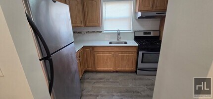 Two Bedroom Bayside Apartment in Queens, NY - Foto de edificio - Building Photo