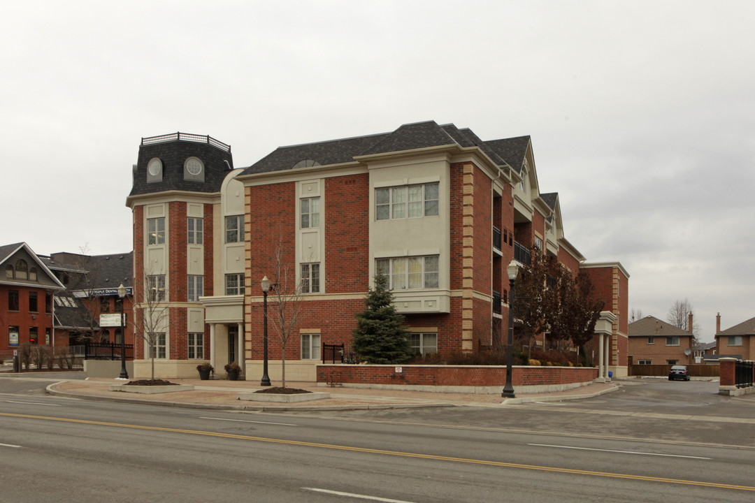 Capri Manor in Vaughan, ON - Building Photo