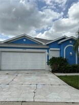10700 Aqua Surf Ct in Estero, FL - Building Photo