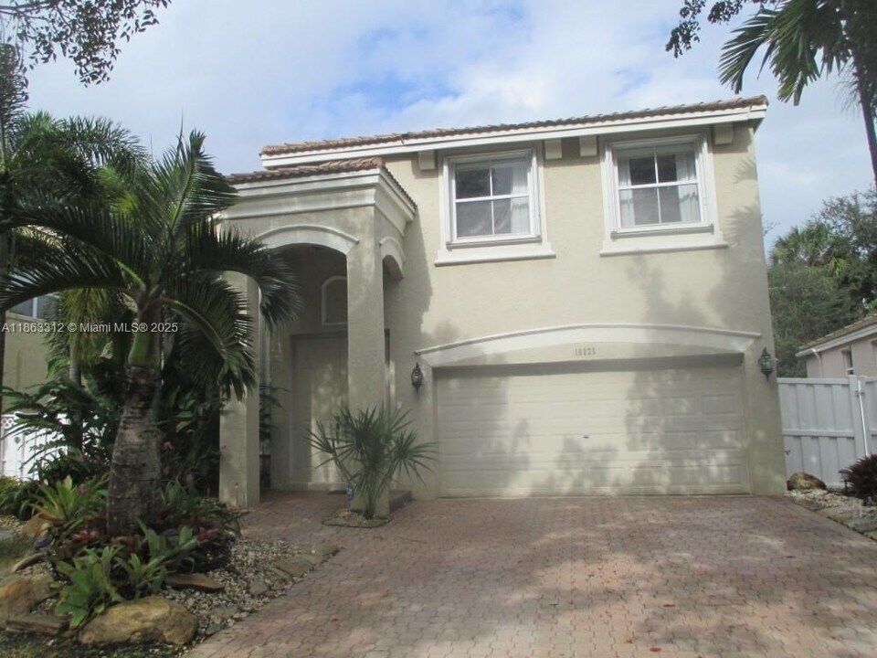 16835 SW 49th Ct in Miramar, FL - Building Photo