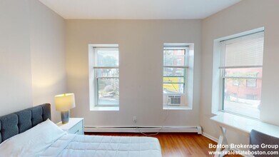 96 Hammond St, Unit 1 in Boston, MA - Foto de edificio - Building Photo