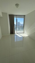 475 Brickell Ave, Unit 4913 in Miami, FL - Building Photo - Building Photo