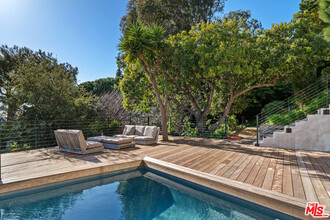 23812 Malibu Crest Dr in Malibu, CA - Building Photo - Building Photo