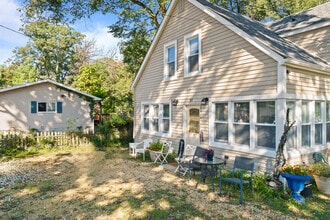 92 Congress St in Williams Bay, WI - Foto de edificio - Building Photo