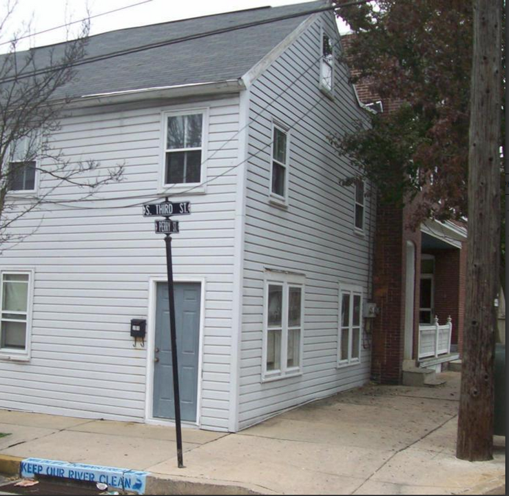 251 Perry St in Columbia, PA - Building Photo