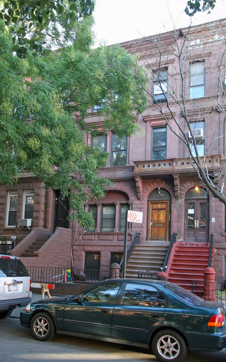 274 Jefferson Street in Brooklyn, NY - Building Photo