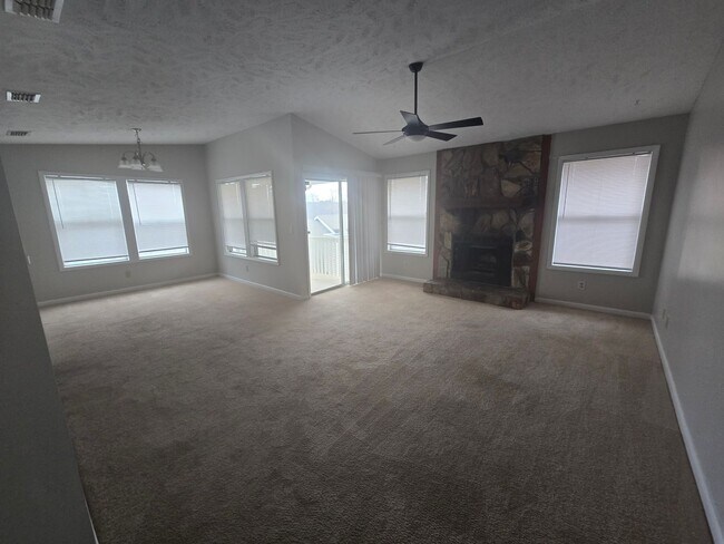 1022 Wood Creek Dr in Fayetteville, NC - Building Photo - Building Photo