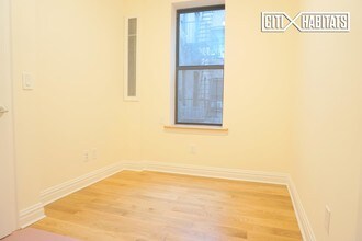 355 W 51st St-Unit -44 in New York, NY - Building Photo - Building Photo