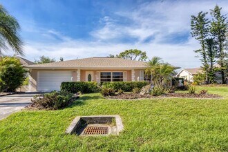 320 San Rafael Ave in North Port, FL - Building Photo - Building Photo