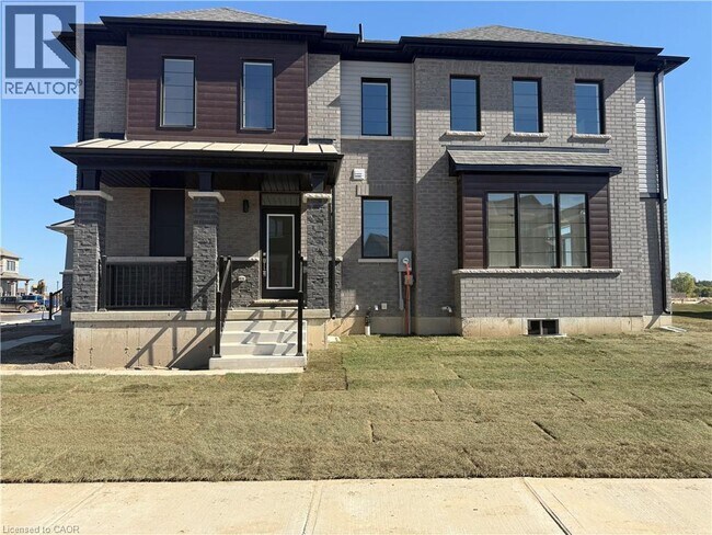 178 Gillespie Dr in Brantford, ON - Building Photo - Building Photo
