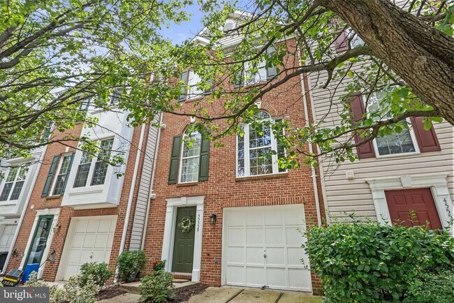 45559 Grand Central Sq in Sterling, VA - Building Photo - Building Photo