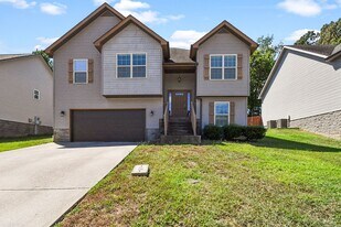 430 Leslie Wood Dr in Clarksville, TN - Building Photo