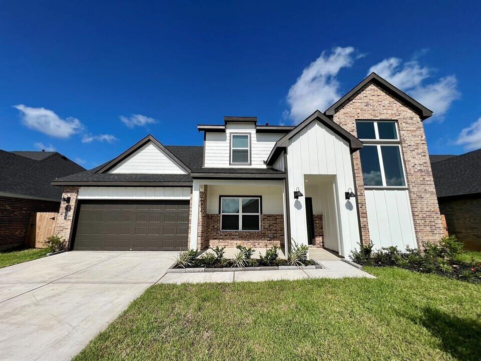 3822 Birtley Bnd Wy in Brookshire, TX - Building Photo