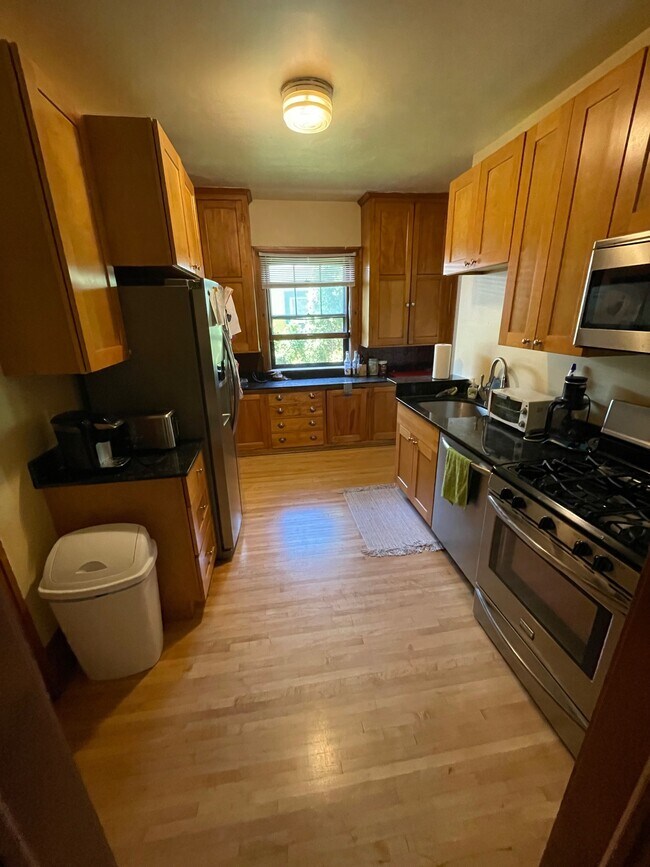 3235 Dupont Avenue South in Minneapolis, MN - Building Photo - Building Photo