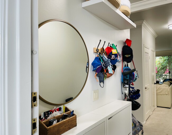 1375 Kelton Ave, Unit 203 in Los Angeles, CA - Building Photo - Building Photo