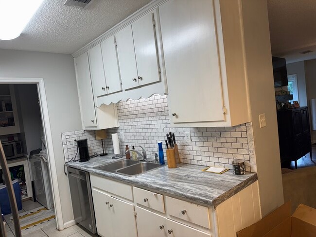 property at 4950 Dyess St