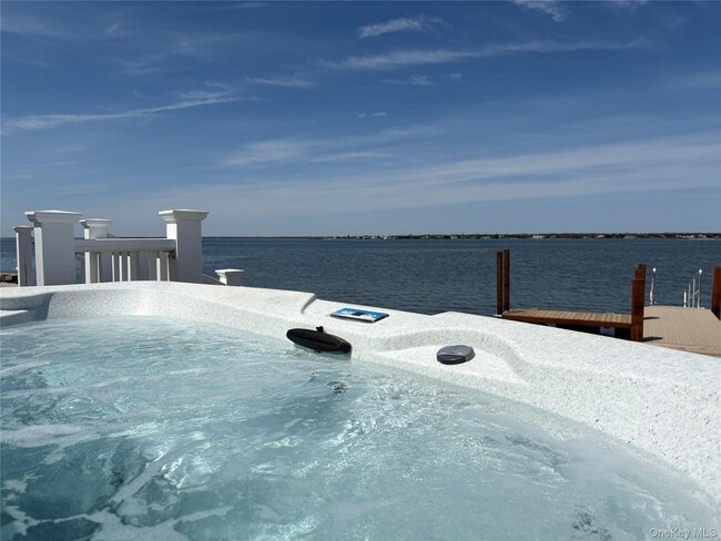 132 Point Rd in Westhampton Beach, NY - Building Photo - Building Photo