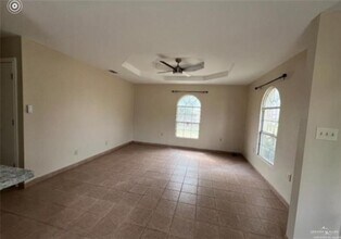 310 Adams Ave in Alton, TX - Foto de edificio - Building Photo