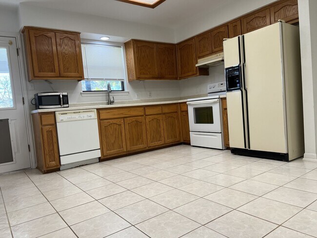 326 Elm Dr in McQueeney, TX - Building Photo - Building Photo