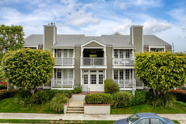 11966 Walnut Ln in Los Angeles, CA - Building Photo - Building Photo