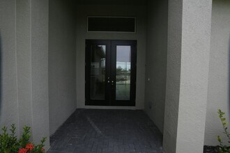 1516 NW 8th Pl in Cape Coral, FL - Foto de edificio - Building Photo