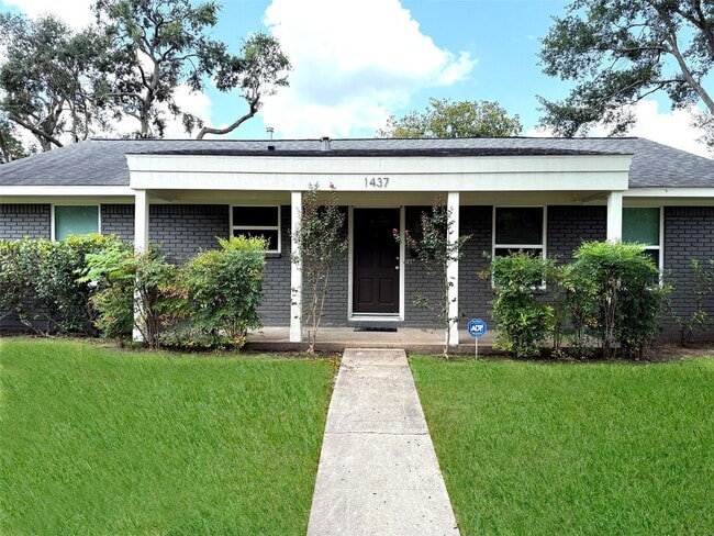 property at 1437 Wisterwood Dr