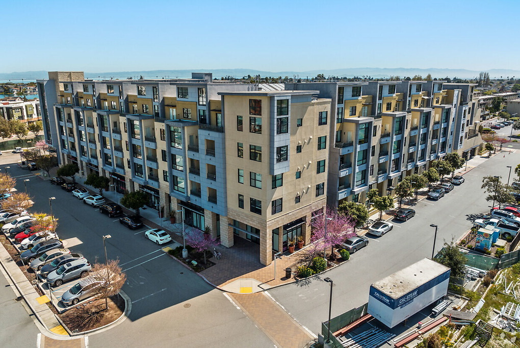 One Hundred Grand in Foster City, CA - Foto de edificio