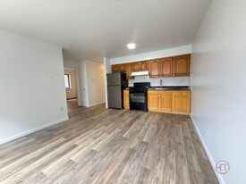 189 Throgs Neck Blvd in Bronx, NY - Building Photo