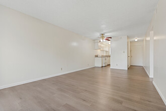 Villa Riviera Apartments in Sacramento, CA - Building Photo - Interior Photo