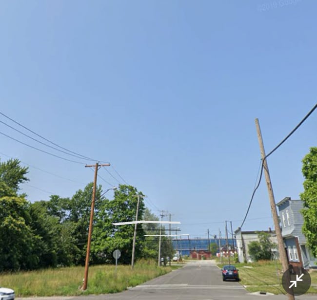 property at 2907 Oakwood Ave