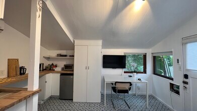 880 Commonwealth Ave in Los Angeles, CA - Building Photo - Building Photo