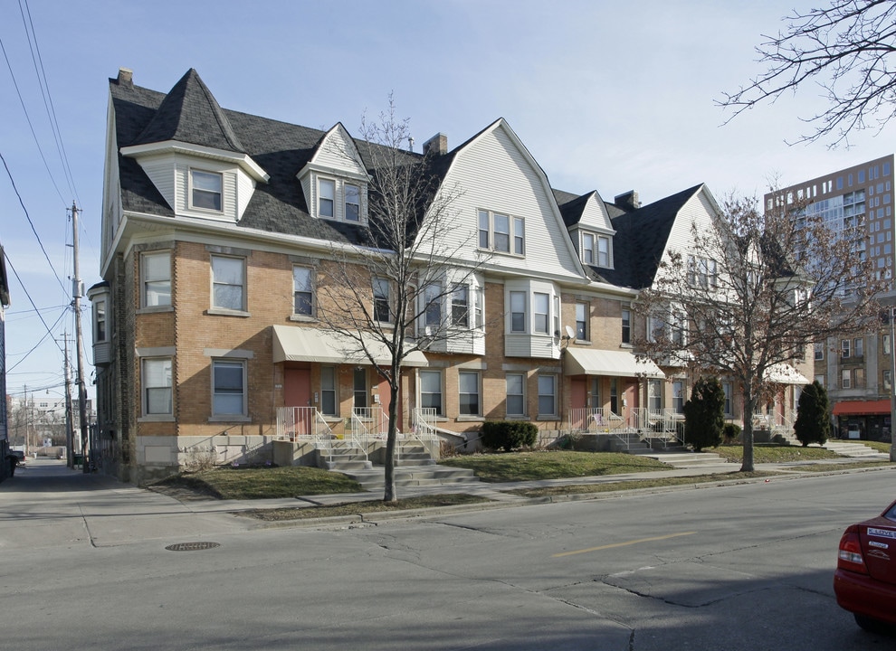 1718-1734 E Lafayette Pl in Milwaukee, WI - Foto de edificio