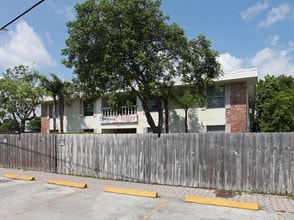 21 Kentucky Ave in Fort Lauderdale, FL - Foto de edificio - Building Photo